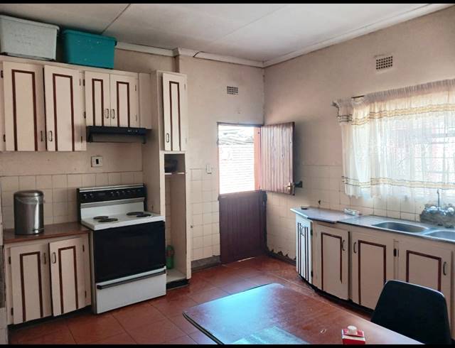 3 BEDROOM HOUSE FOR SALE IN SESHEGO C